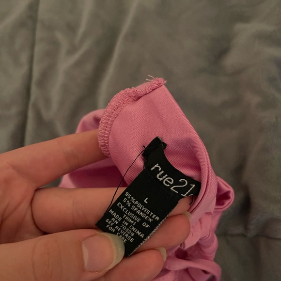 Super cute one shoulder top - Picture 7 of 7